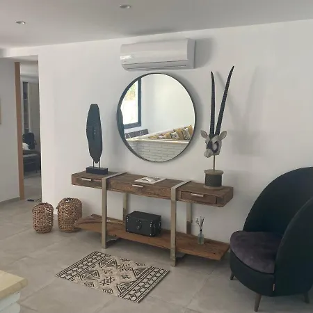 320 M2 Stunning 4 Bedroom And 4 Bathroom With Private Pool Walking Distance To Puerto Banus Marbella
