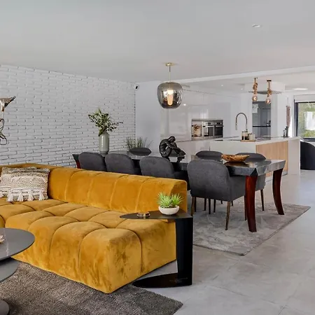320 M2 Stunning 4 Bedroom And 4 Bathroom With Private Pool Walking Distance To Puerto Banus